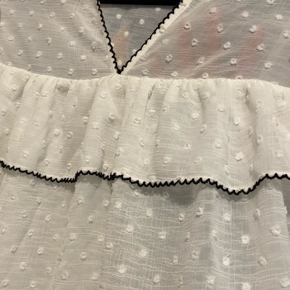 Free the Roses - White Long Sleeve Ruffled Blouse - Picture 2 of 5